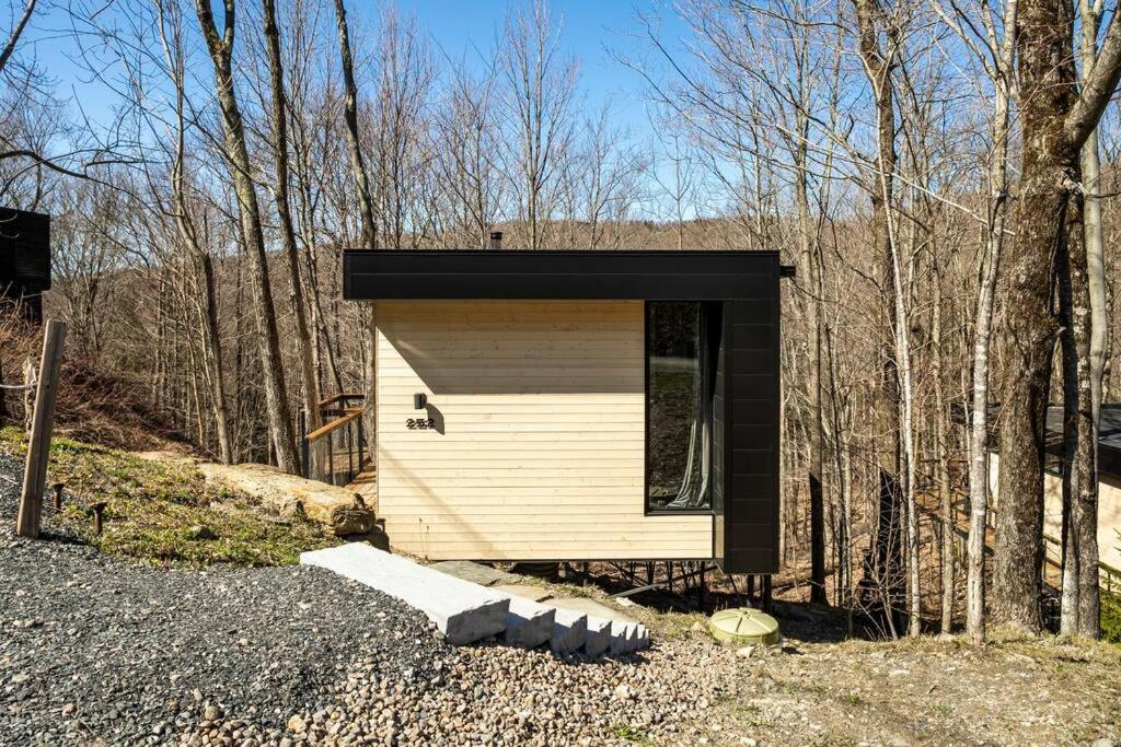Cabin Sutton 252 - En Harmonie Avec La Nature! Villa Luaran gambar