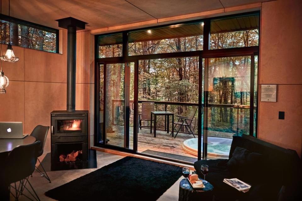 Cabin Sutton 252 - En Harmonie Avec La Nature! Villa Luaran gambar